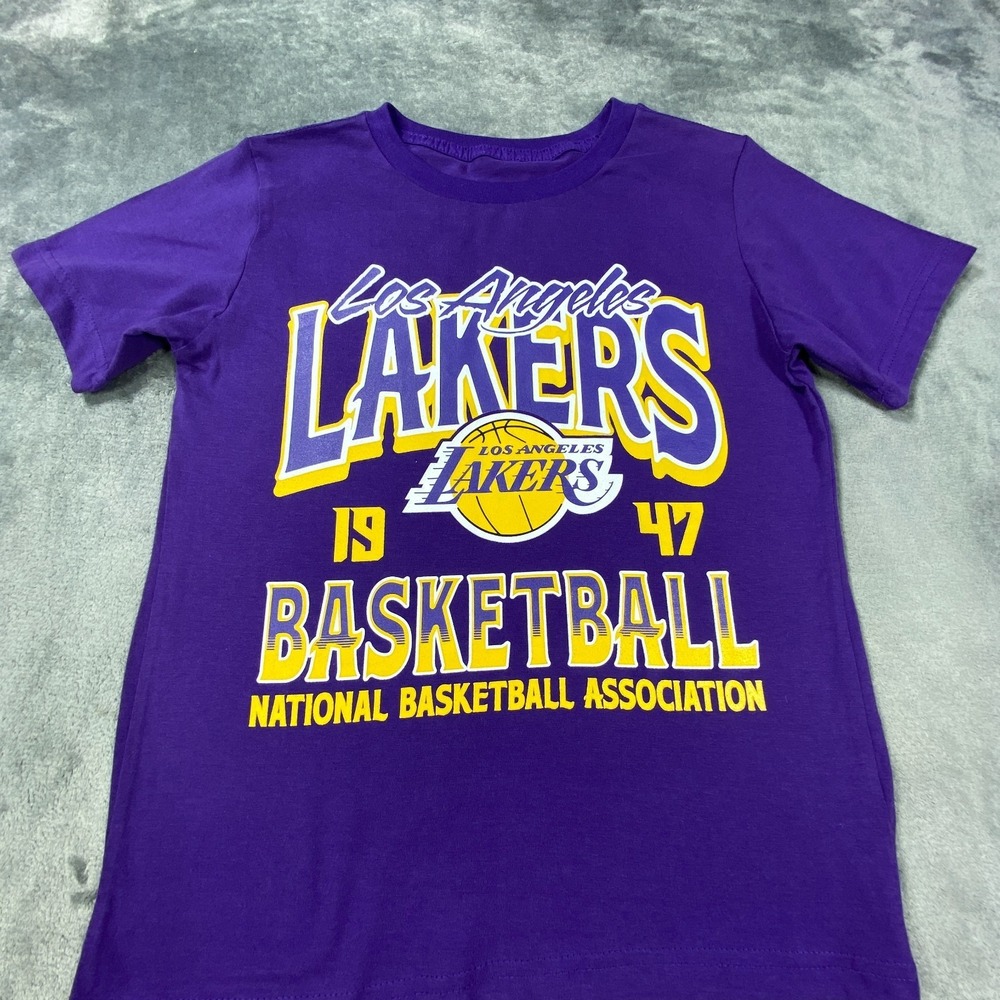 NBA Los Angeles Lakers 1947‎ T Shirt Boys Medium 8/10 Graphic Purple Baller NEW